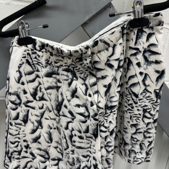 Shorts - Picture 2 of 3